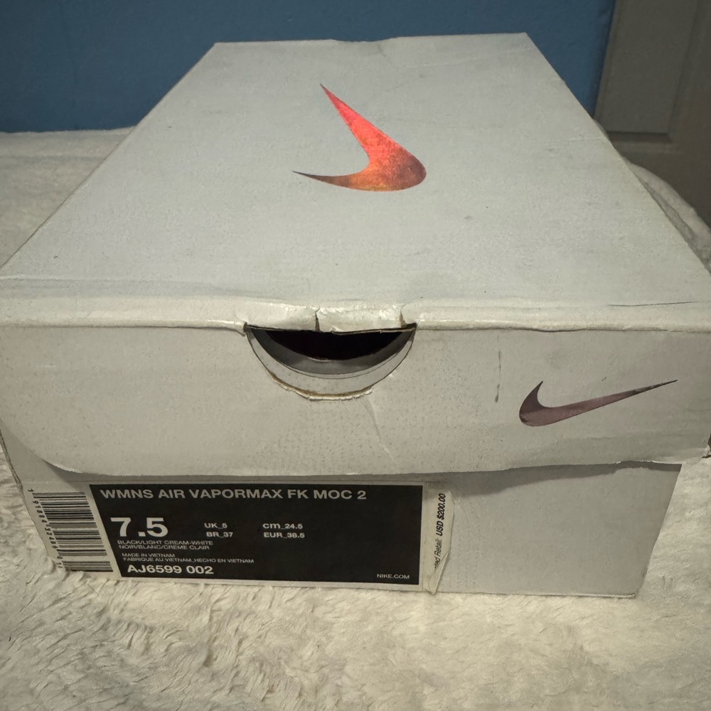 Nike WMNS Air Vapormax FK Moc 2 Box with Red Swoosh